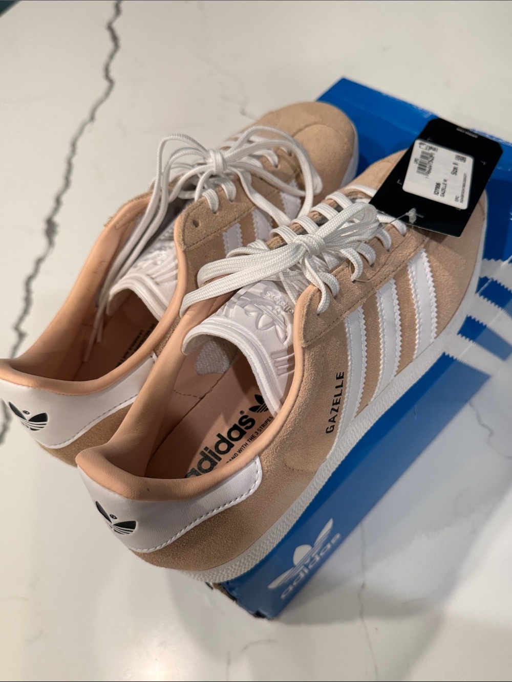 NEW Adidas Gazelle W Halo Blush
Suede Sneakers Women's 9
